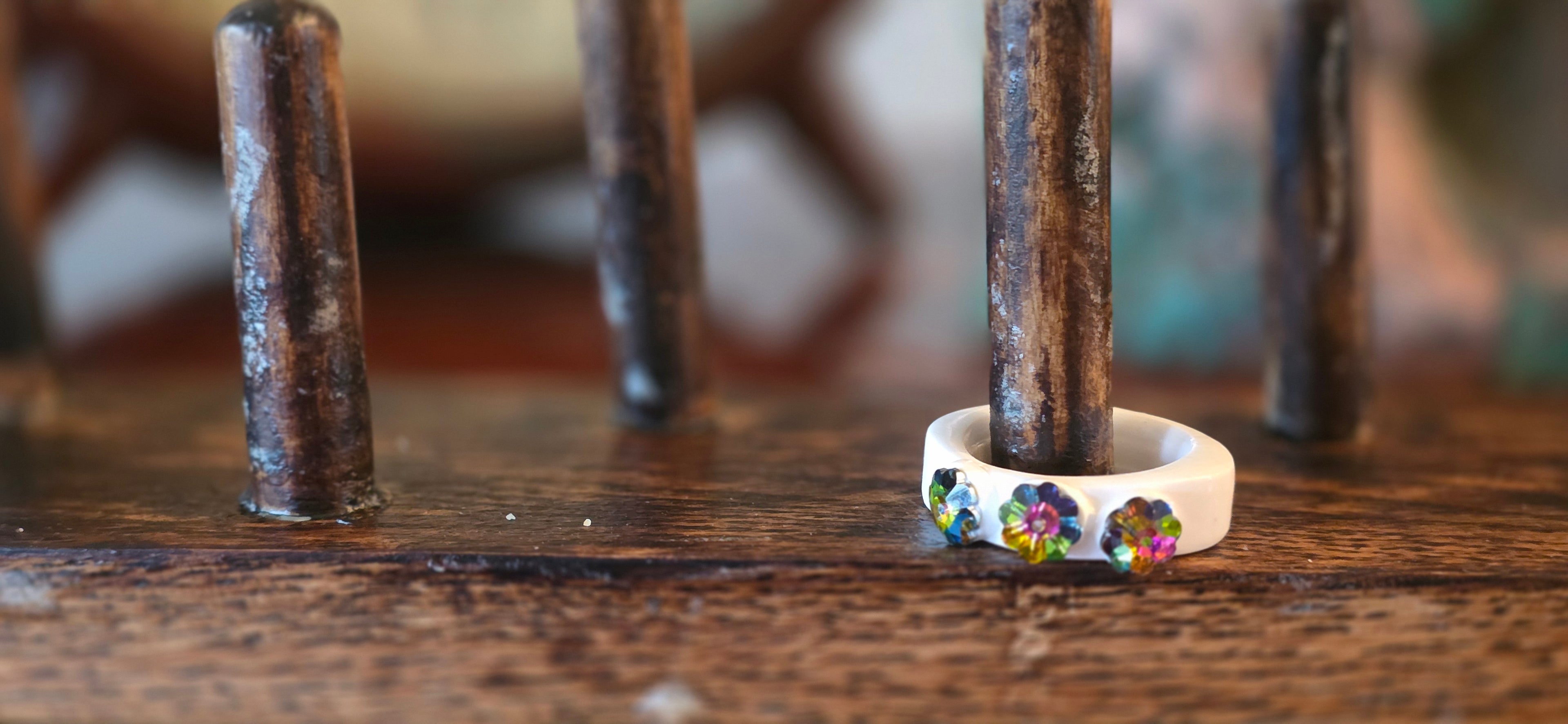 Chunky ring with crystals